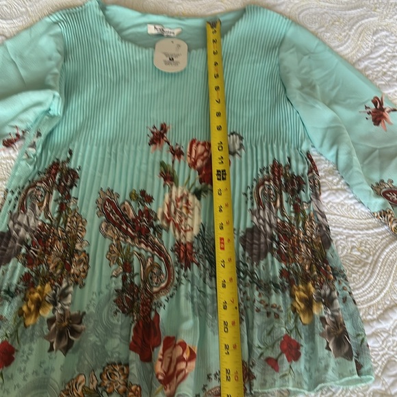 Italian Made Ladies Blouse - Picture 6 of 6